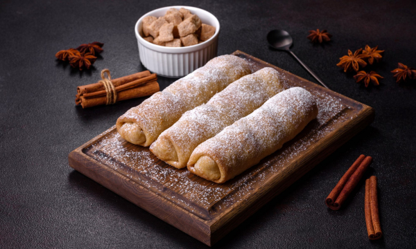 Готовим вкуснейший яблочный рулет: секретный рецепт по-настоящему ароматного и воздушного десерта